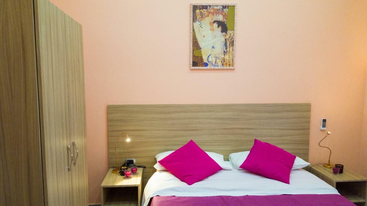 Holiday Naples Art Rooms Dış mekan fotoğraf